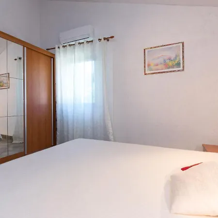 Apartmán Starigrad-3 By Interhome *